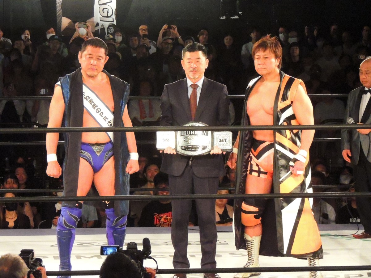 元・全日本プロレス&プロレスリング・ノア社長の内田雅之・超日本プロレス顧問が立ち会い、裁くはノアの西永秀一レフェリー、元・全日本の木原文人リングアナウンサーがコールと、何もかもがメジャーなタイトルマッチ