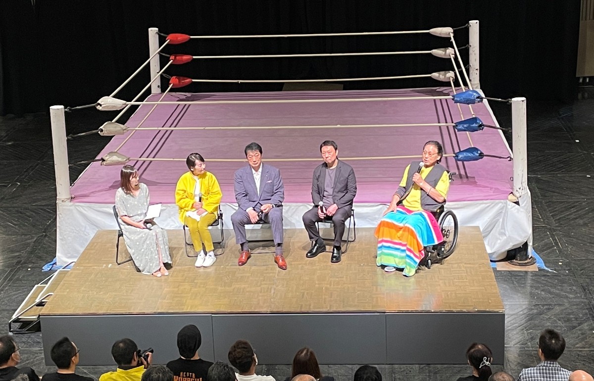 写真は日本移植支援協会・高橋和子理事長(左から2人目)を交えたトークコーナーより
