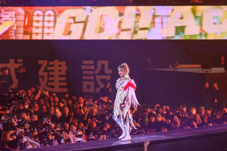 棚橋の入場シーンを見つめる観衆の高揚感も伝わる角度から撮影したもの。この絵はおそらく他のマスコミ媒体にはなかったはず