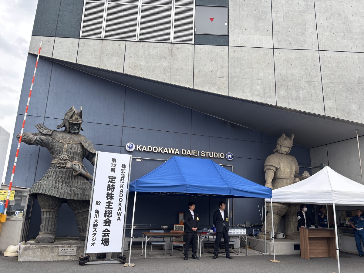 大魔神の巨像2体が屹立する角川大映スタジオ(2026年6月24日午後2時ごろ撮影)