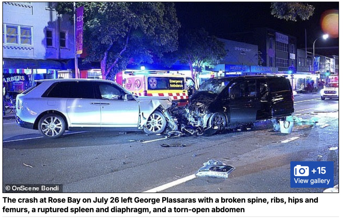 Daily Mail Australiaより。楊蘭蘭が乗っていたのは左の高級SUV。