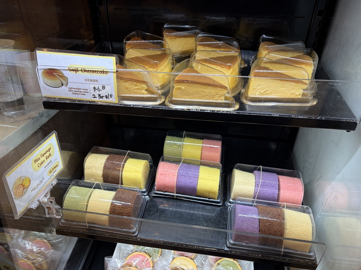 Googleマップの評価は2.6。うーん。ネタでも買う気にはならんな。