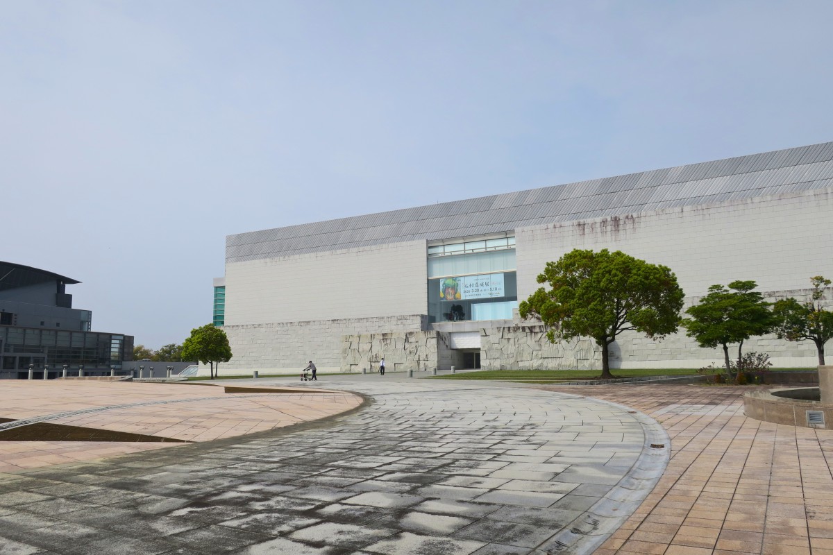 宮崎県立美術館。写真にはありませんが、右側には県立図書館もあります。photo:yue arima
