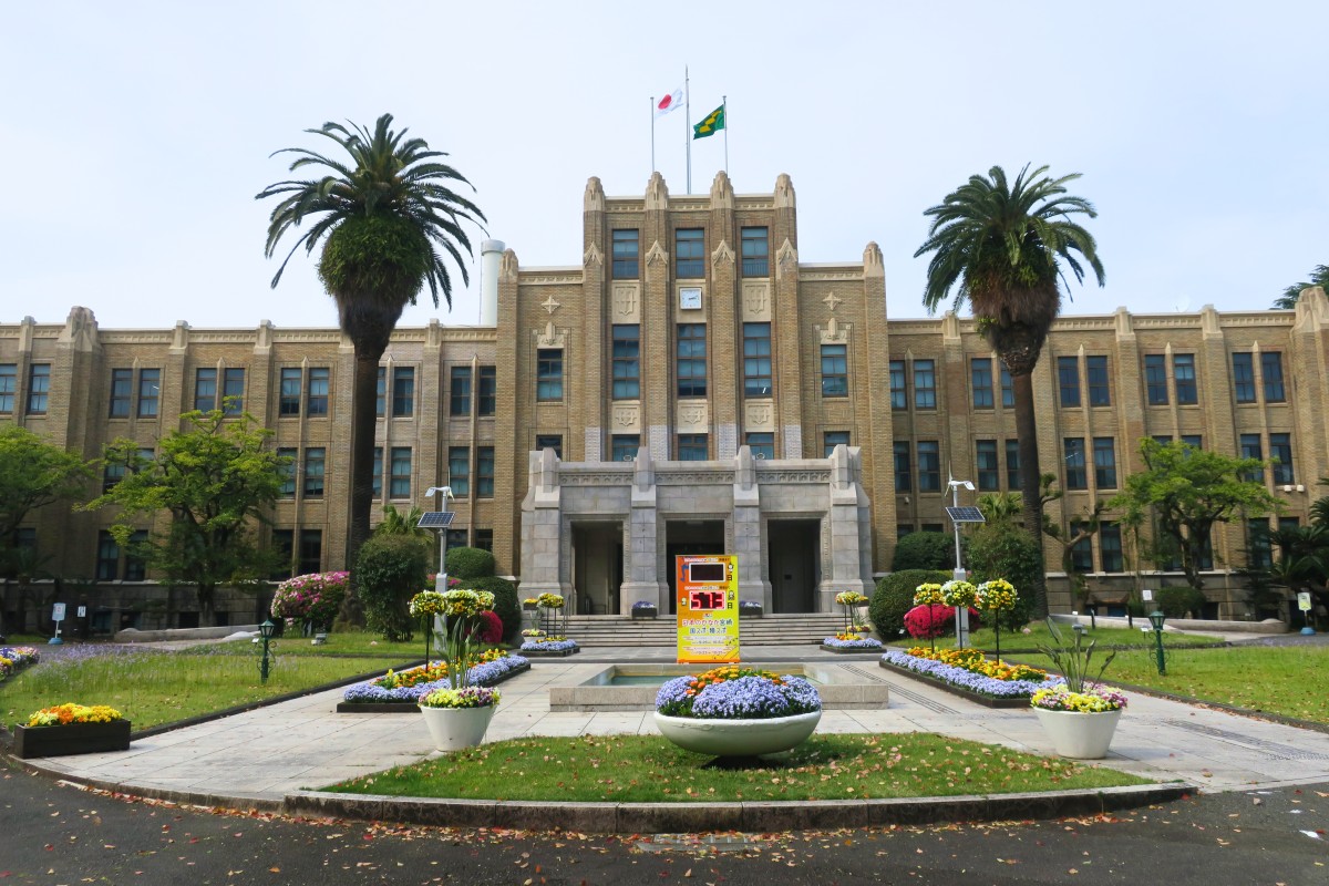 KONNEの近くには宮崎県庁。建築を見学したい気持ちをグッと抑え、重乃井へ。photo:yue arima