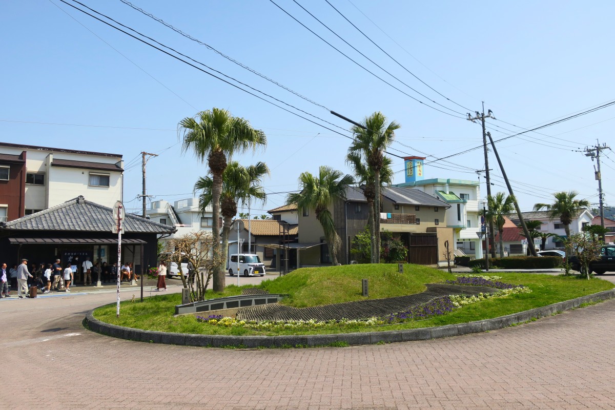 青島駅前。photo:yue arima